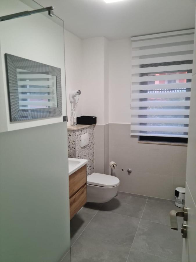 Appartments Akrapovic Vrsi Eksteriør billede